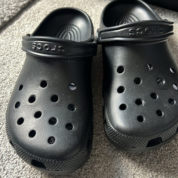 black crocs - Picture 2 of 3